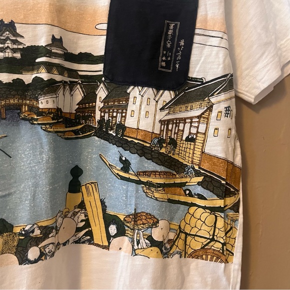 uniqlo 🎉rare🎉hokusai blue japanese theme white tshirt with front pocket - Picture 10 of 13